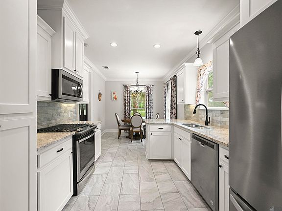 4th image of 11067 Brown Rd