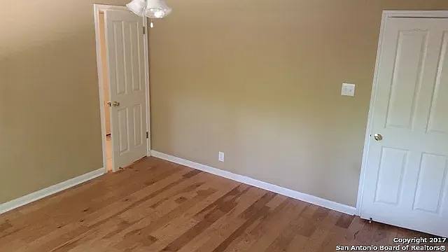 master bedroom (pic 2)