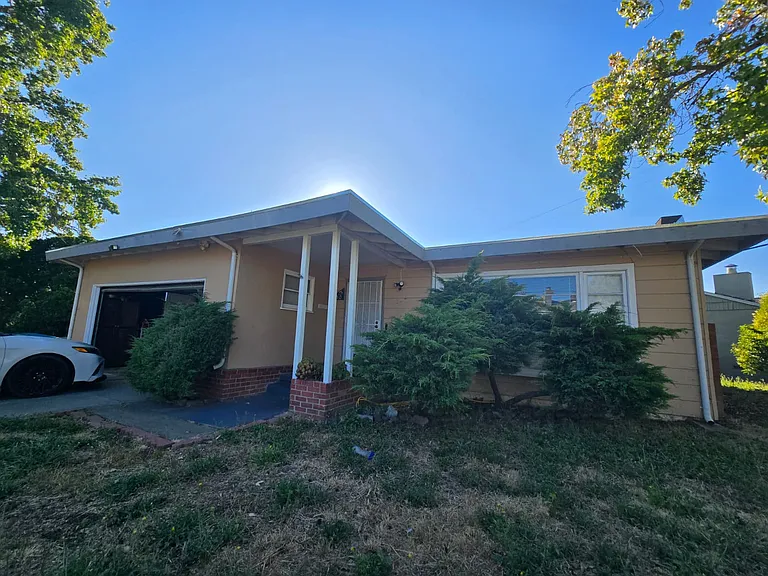 550 Del Mar Ave — Photo 2