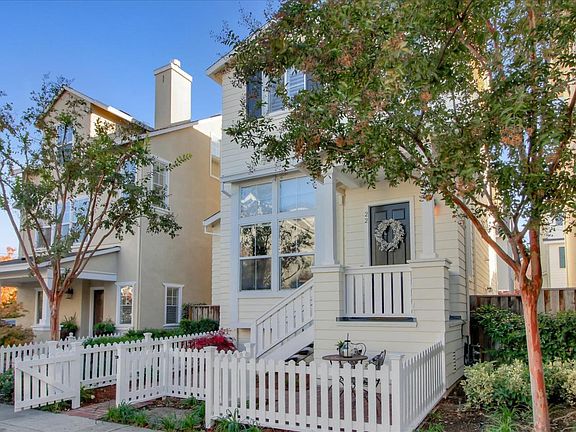 2nd image of 22 Heritage Ct