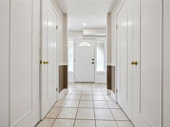 5th image of 495 Tipperton Cres