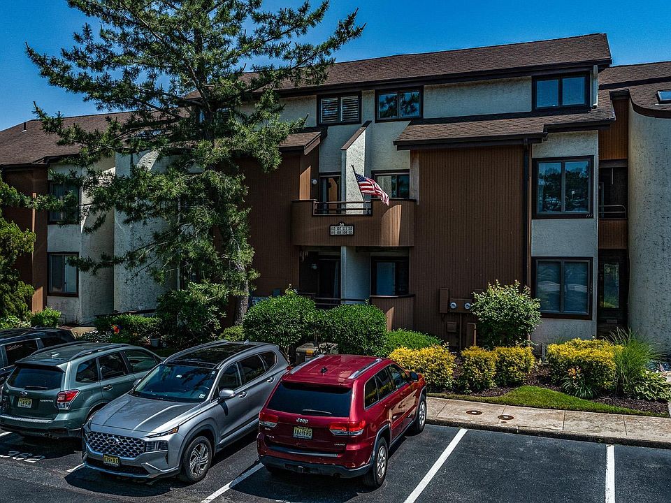 1st image of 107 Tarpon Ct #107