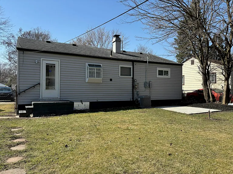 21840 Weller Ave — Photo 12