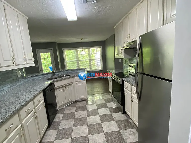 705 Simon Ive Dr — Photo 5