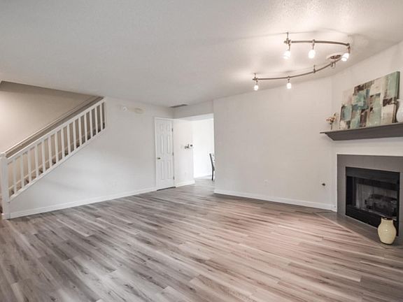 5th image of 2217 S Sweetbriar Dr