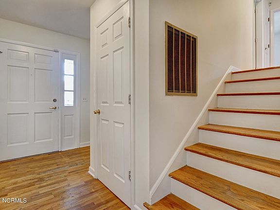 4th image of 221 White Oak Dr