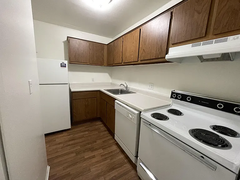 Windsor Place Apartments — Photo 51