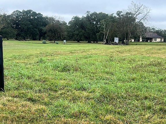 5th image of 562 Mill Rd