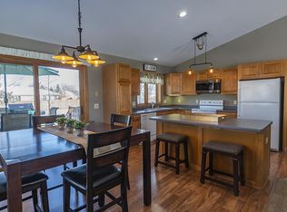 548 Elijah Ct, Evansville, WI 53536