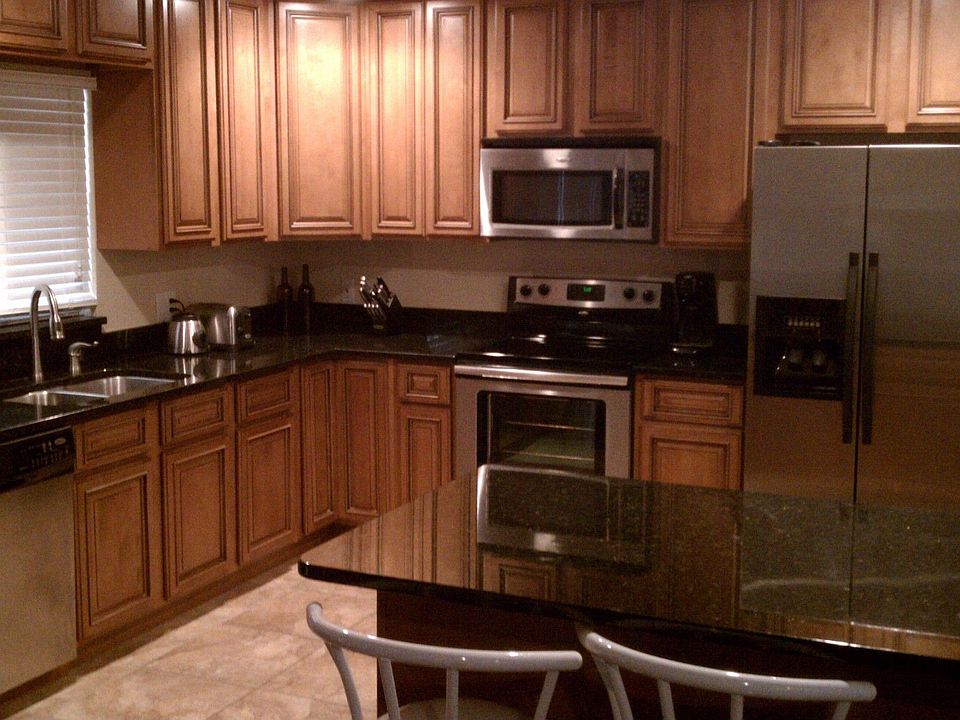 New Kitchen with Granite Countertops!