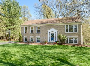 10516 Cambridge Ct, Great Falls, VA 22066