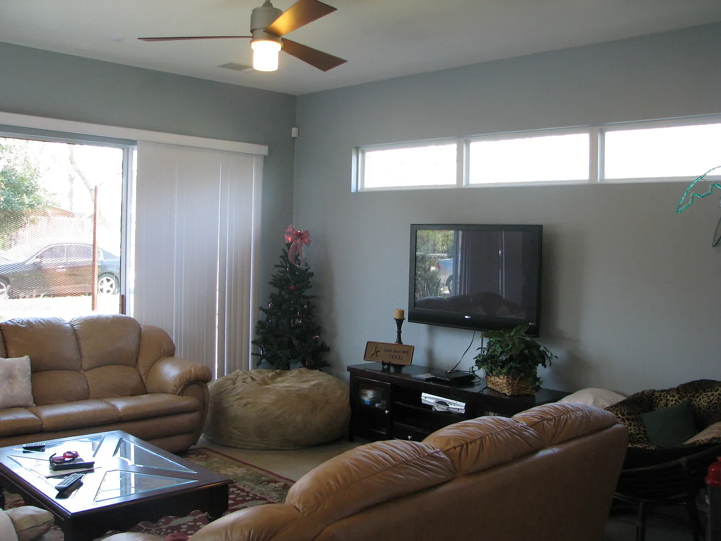 Ut Pre-Lease: 2009 Constructed 6 Bedroom / 3 Bath Home With Hot Tub - Open Floor Plan / Great Kit... — Photo 4