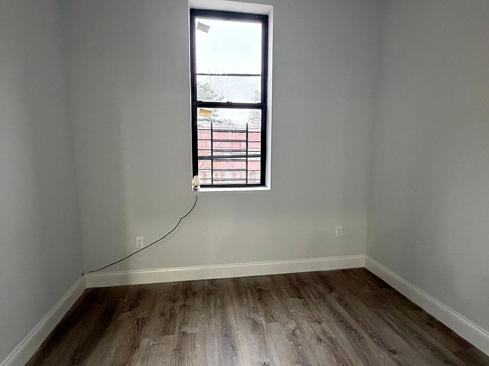 2nd image of 404 Soundview Ave #2R