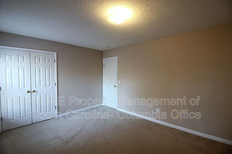3 bed, 2.5 bath, 2364 sqft, $1,995 — Photo 4