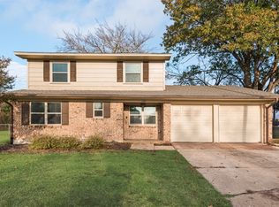 106 Apache Ct, Waxahachie, TX 75165