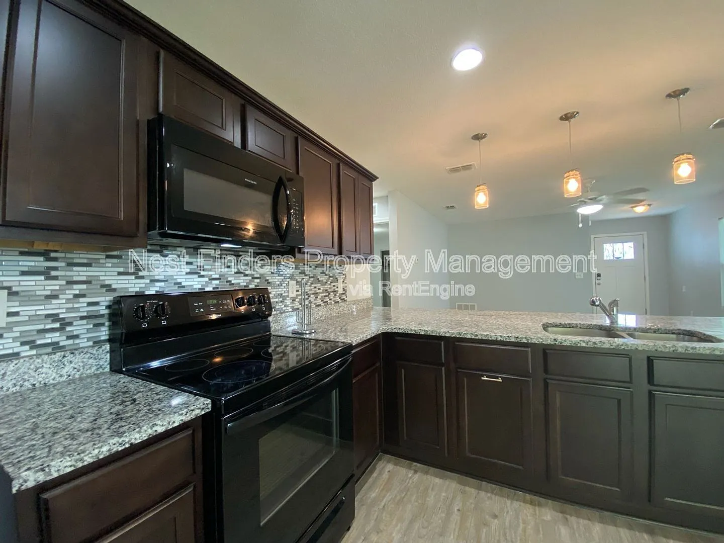 3 bed, 2.0 bath, 1266 sqft, $1,800 — Photo 4
