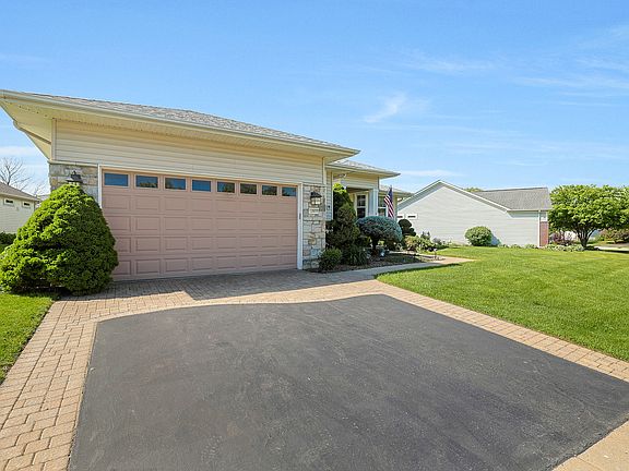 3rd image of 12609 Oak Grove Dr