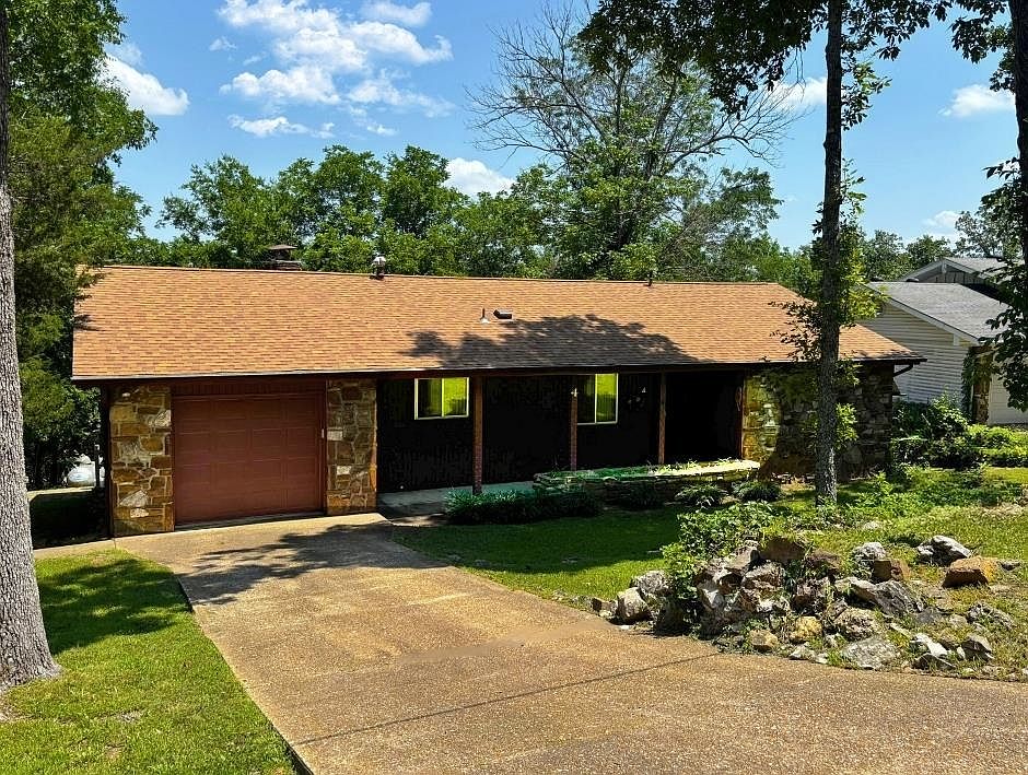 1st image of 4 Otter Dr