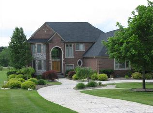 2921 Stone Meadow Dr, Milford, MI 48380