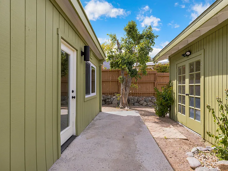 38501 Bel Air Dr — Photo 2