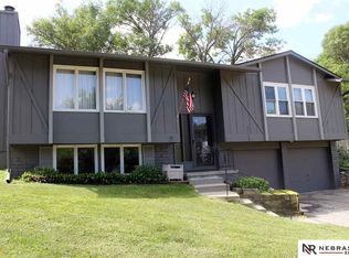 9455 Weir St, Omaha, NE 68127