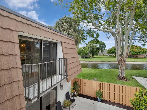 196 Charter Way, West Palm Beach, FL 33407