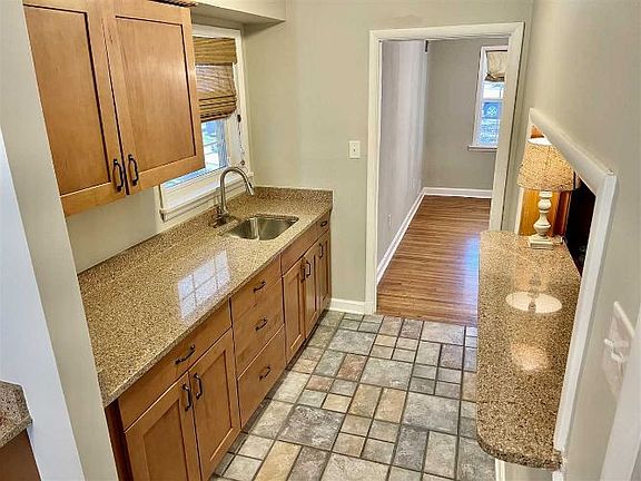 4th image of 1156 E Crestwood Dr