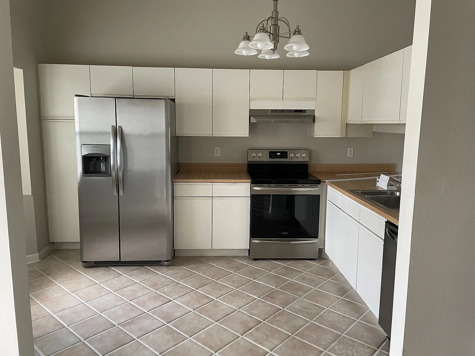 2 bed, 1230 sqft, $2,600 — Photo 2