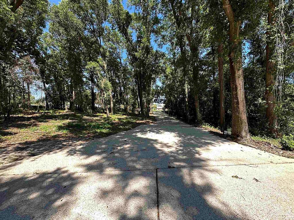 2nd image of 1557 Bayou Blvd