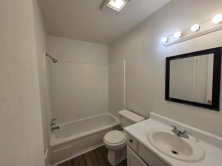 308 Duke Dr #B — Photo 10