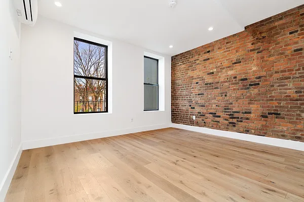 Rented by REAL New York | media 21