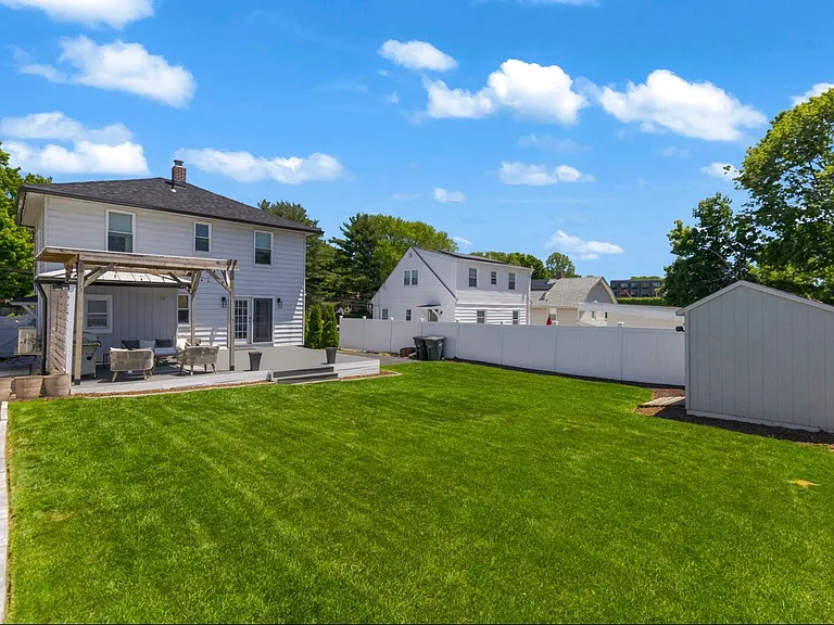 44 Hazelwood Ave — Photo 32