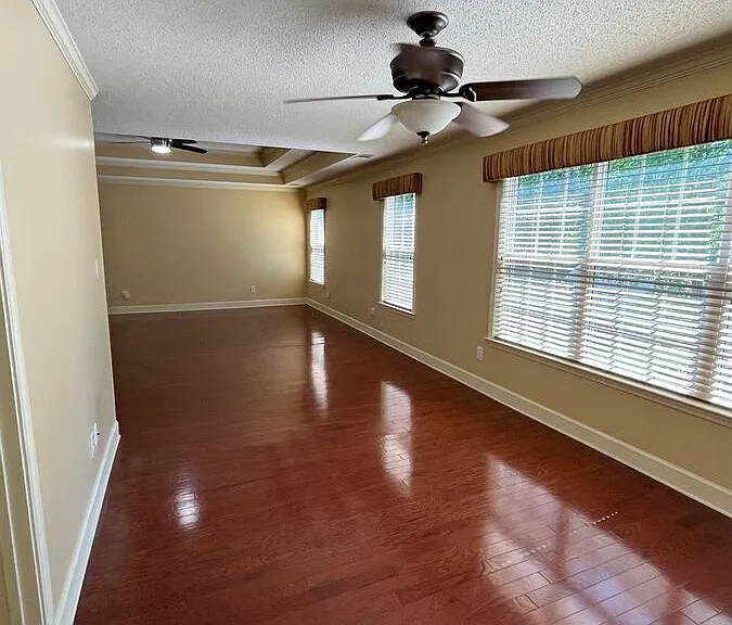 165 Keaton Dr — Photo 24