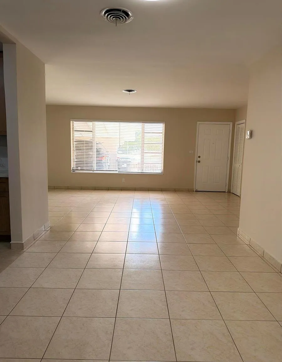 4 bed, 1825 sqft, $4,500 — Photo 4