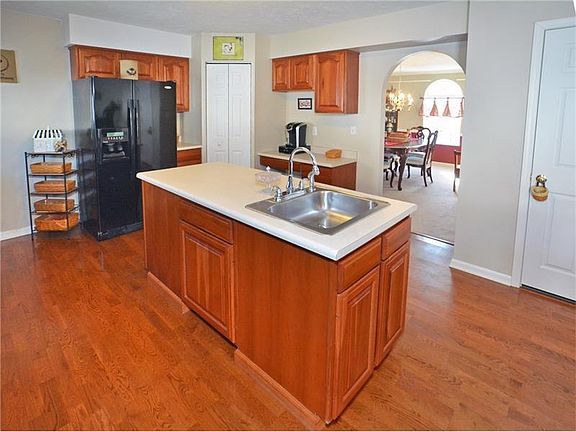 3rd image of 224 Chanticleer Cir