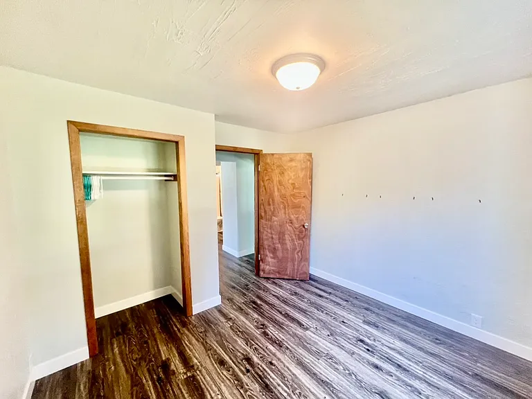 1032 N Rapids Rd — Photo 9