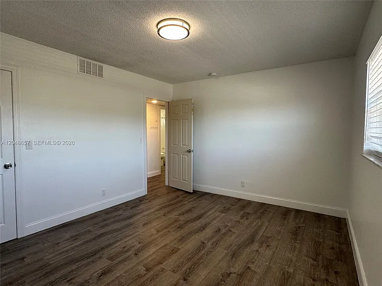 2401 NW 9th Ave #3 — Photo 15