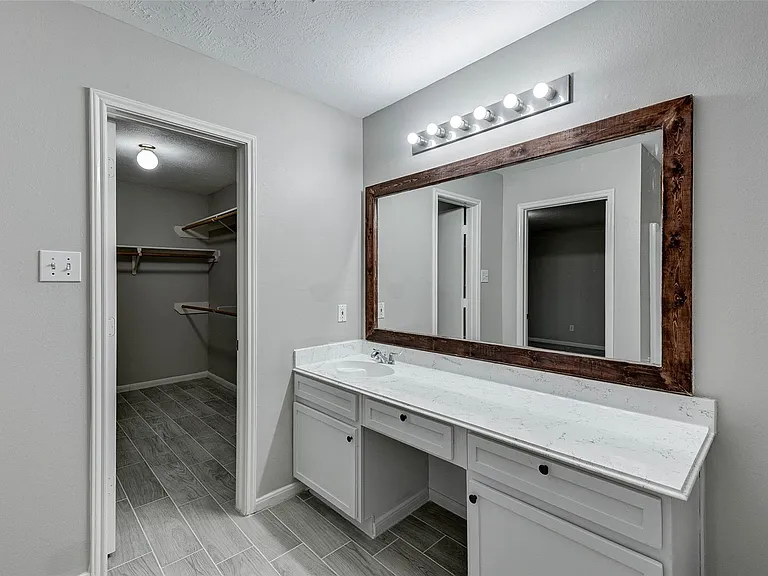 7815 Barnhill Dr — Photo 31