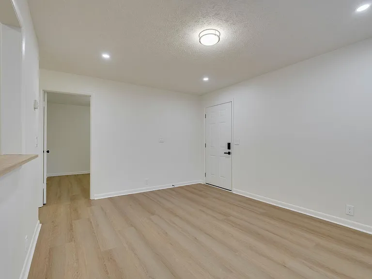 506 Morton Ave — Photo 12
