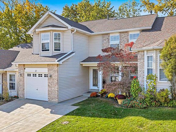 3rd image of 37 Parkway Villas Ct