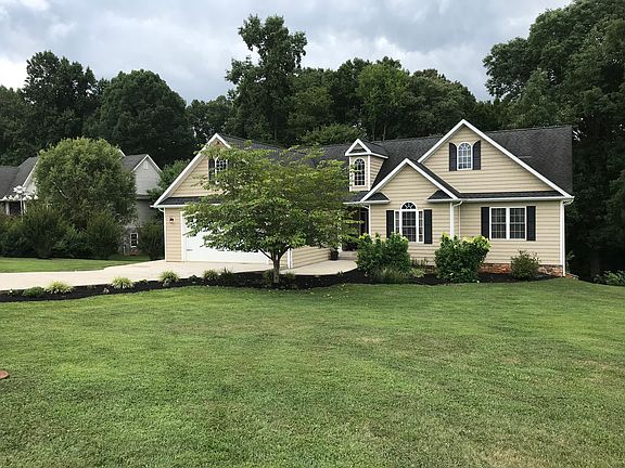 5th image of 227 Fox Briar Ln