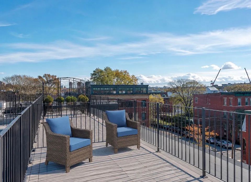 100 Pearl St #18