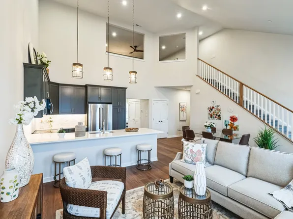 16 Ivy Ln, Levittown, PA 19055