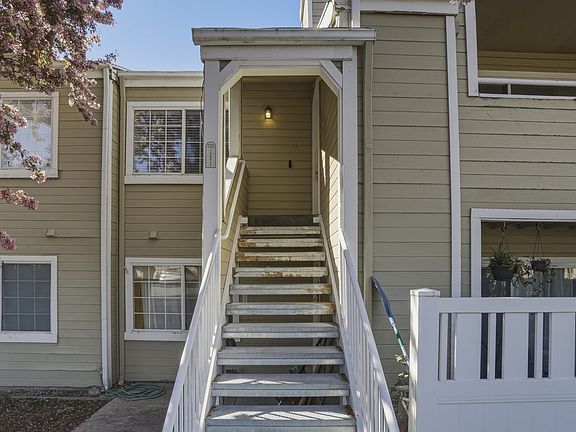 4th image of 1462 E Foxboro Dr #2