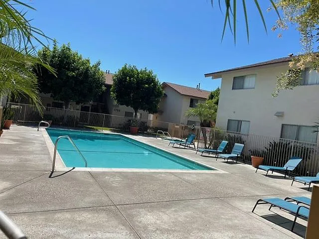 Monterey Apartments — Photo 15