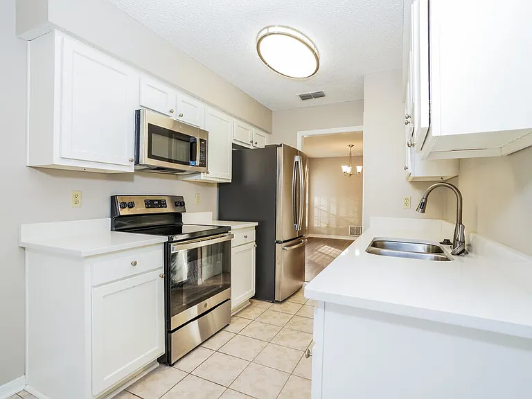 2677 Aberdeen Ct — Photo 8