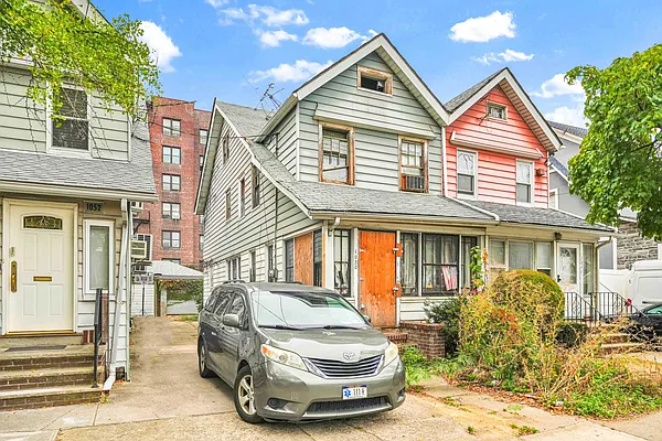 Sold by Mitra Hakimi Realty Group, LLC | media 6