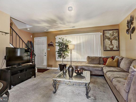 3rd image of 2615 Hallam Ct