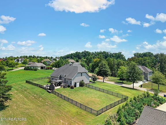 3rd image of 102 Pineberry West Rd
