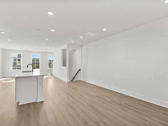 5th image of 4414 Kingsport Rd. #1303